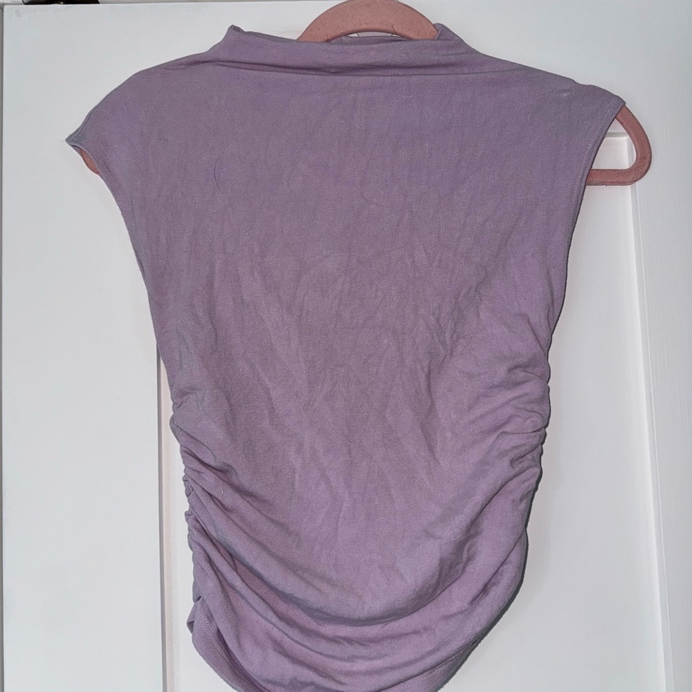 Light purple side-crunch top
